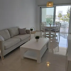 https://dinglis-residences.larnacahotels.org